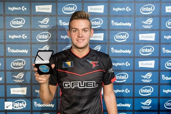 Faker在S赛中面对LPL战队的战绩为27-6，胜率高达82%