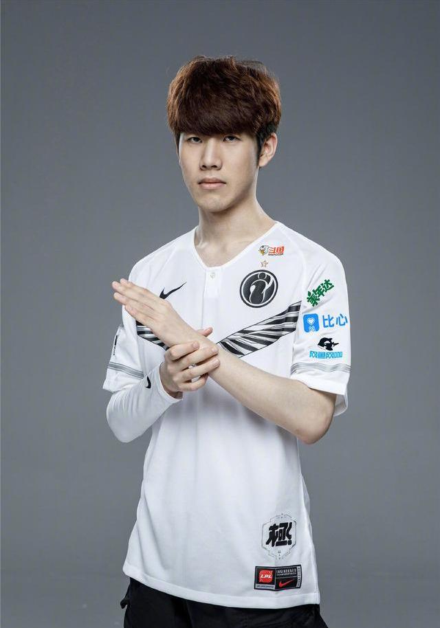 [独家] zweih 在 Spirit 上；首秀：“这很艰难。犯了很多错误和不必要的举动”